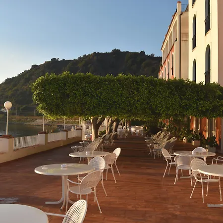 Lido Mediterranee فندق تاورمينا