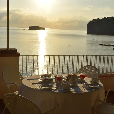 Lido Mediterranee فندق تاورمينا