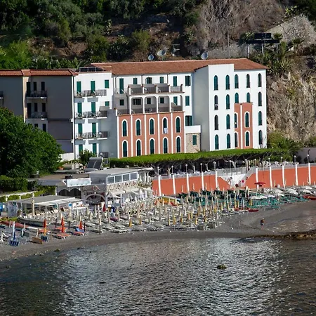 Lido Mediterranee تاورمينا