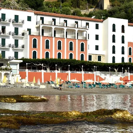 Lido Mediterranee تاورمينا