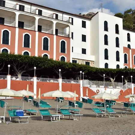 Lido Mediterranee فندق تاورمينا